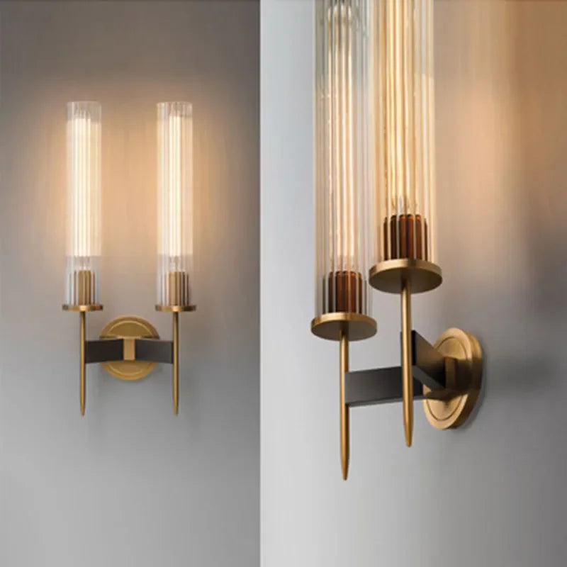 Möni - Moderne Wandlamp met Geribbelde Glazen en Koperen Afwerking